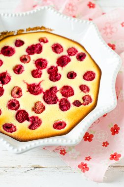 Ahududu ile süzme peynirli güveç