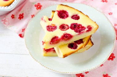 Ahududu ile süzme peynirli güveç