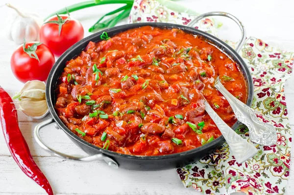 Dušené fazolky s rajčaty a zeleninou — Stock fotografie