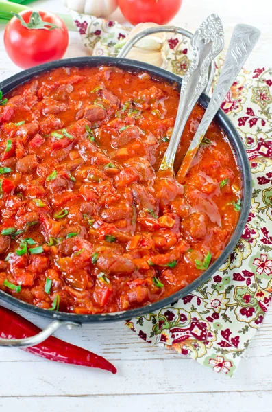 Dušené fazolky s rajčaty a zeleninou — Stock fotografie