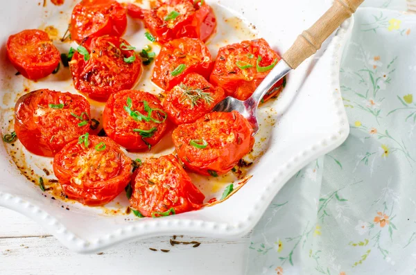 Pečená rajčata s bylinkami a kořením Stock Snímky