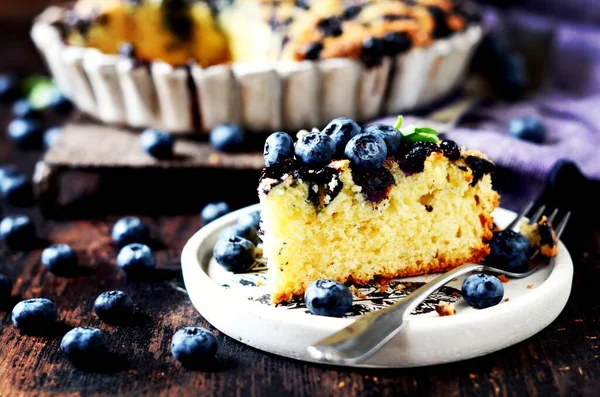 Gâteau Aux Myrtilles Sur Fond Bois Sombre Rustique — Photo