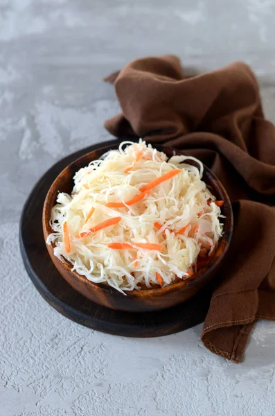 그릇에 사우어크 라우트 발효된 — 스톡 사진