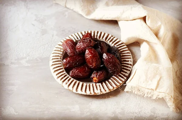 Dates Séchées Sur Une Assiette Ramadan Kareem — Photo