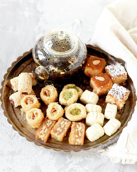 Cucharas Dulces Comestibles Sobre Fondo Gris — Foto de Stock