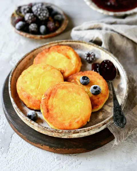 Glutenfrie Ostekannekaker Med Blåbær Frokost – stockfoto