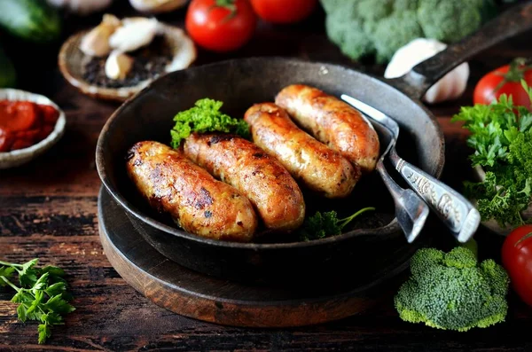 Salsicce Pollo Tacchino Fatte Casa Fritte Padella Picnic Rustico — Foto Stock