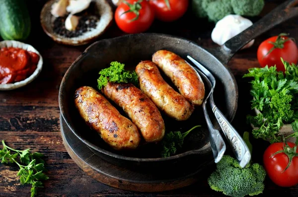 Salsicce Pollo Tacchino Fatte Casa Fritte Padella Picnic Rustico — Foto Stock