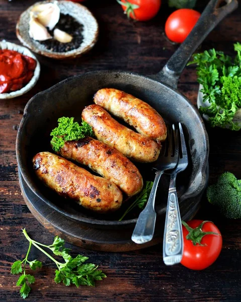 Salsicce Pollo Tacchino Fatte Casa Fritte Padella Picnic Rustico — Foto Stock