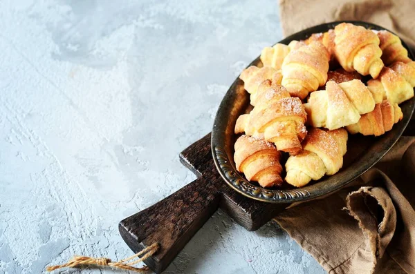 Bagels Van Cottage Kaas Een Metalen Vintage Schotel Een Grijze — Stockfoto