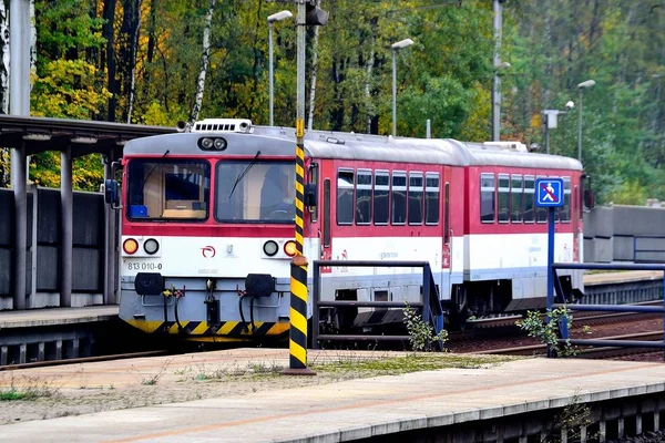 Motorlocomotief Station Tsjechië Mosty Jablunkova Stockfoto