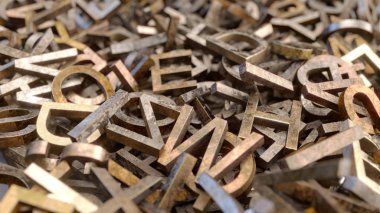 Paslı harfler yığını