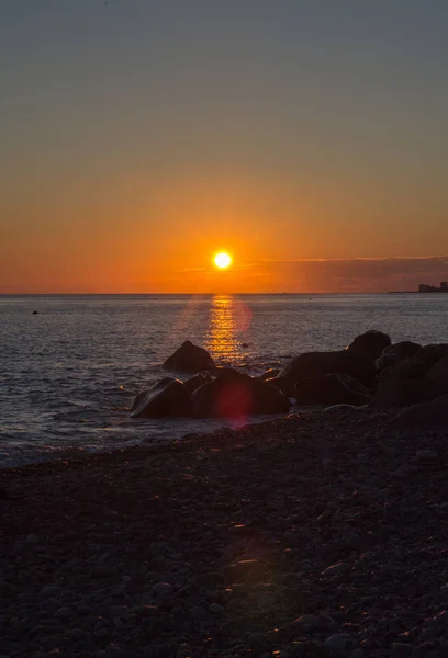 Denizin üzerinde gün batımı