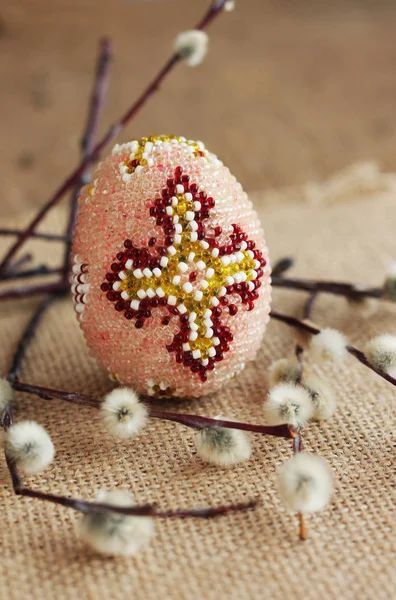 Easter. Beautiful decorative egg and willow twigs — Stock Photo, Image