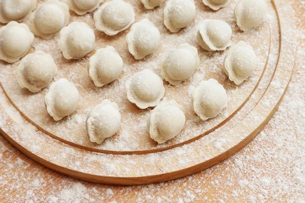 Cocina tradicional ucraniana. Pastas de masa hervida hechas a mano — Foto de Stock