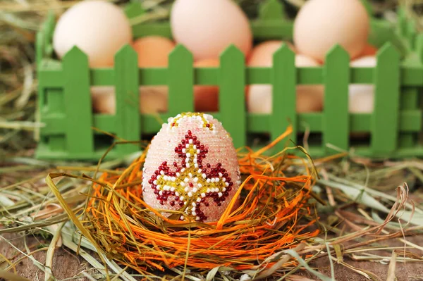 Easter Holiday Concept Photo Studio Beaded Egg Hay — Stock Photo, Image