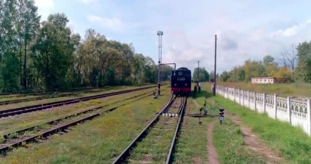 Locomotiva a vapor aérea ferroviária 201982413455603 cc — Vídeo de Stock