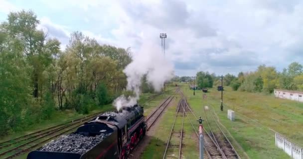 Ferrocarril de locomotora de vapor. ostashkov. antena 201982413594420 2 cc — Vídeo de stock