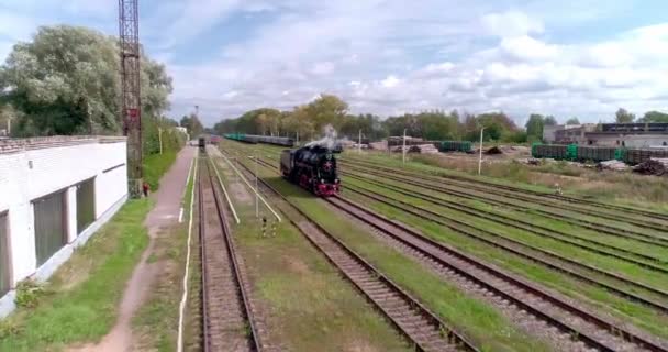 Locomotora de vapor. Estación de tren de Ostashkov. antena 201982413594420 4 cc — Vídeo de stock