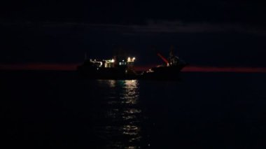 Ay ışığı altında 20160131210328 241 1 numaralı gemi.