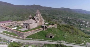 Gandzasar manastırında ve vadideki köyde uçuyor. 426 162845 19