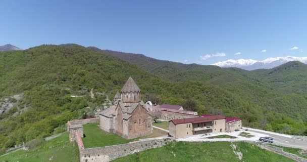 Cirkelvormige panorama klooster gandzasar met sneeuw bergen. 426 134949 05 — Stockvideo