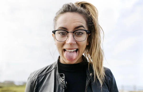 Portrait of a expressive woman — Stock Photo, Image