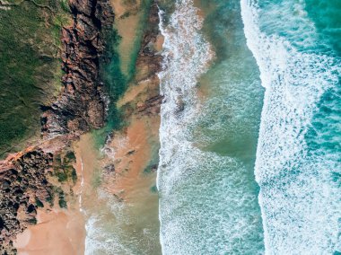 Bir kayalık Beach havadan görünümü