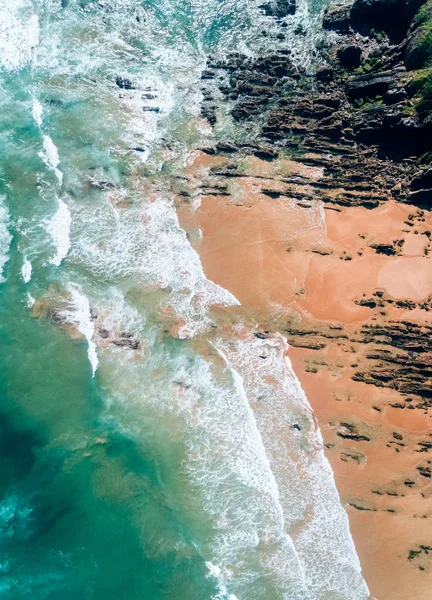 Vista aérea de una playa rocosa — Foto de Stock