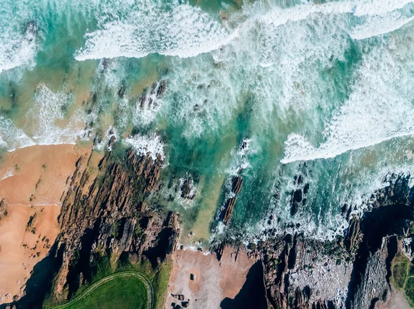 바위 해변의 항공 보기 — 스톡 사진