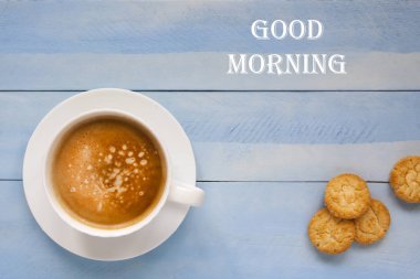 Fincan kapuçino mavi oyun tahtası