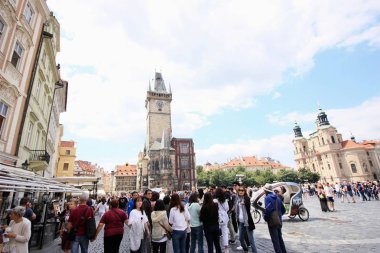 Prague, Çek Cumhuriyeti - 16 Temmuz 2016: çeşitli turist Prag şehir merkezinde