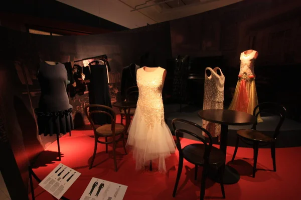 PRAGUE, REPÚBLICA CHECA - 16 de julho de 2016: Exposição do Museu de vestidos de fantasia vintage em Praga . — Fotografia de Stock