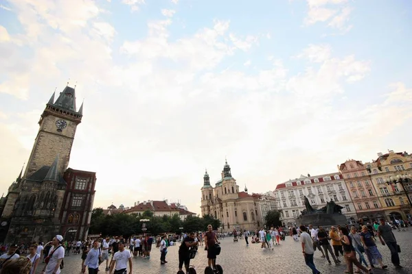 PRAGUE, Tjekkiet juli 16, 2016: Forskellige turister i Prags centrum - Stock-foto