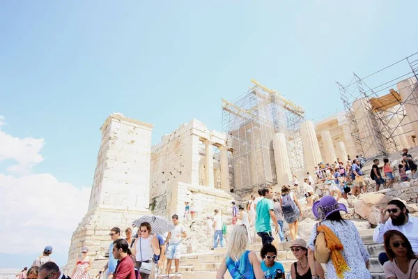 ATENAS, GRECIA - 21 DE AGOSTO DE 2015: Visita a la Acrópolis de Atenas . — Foto de Stock