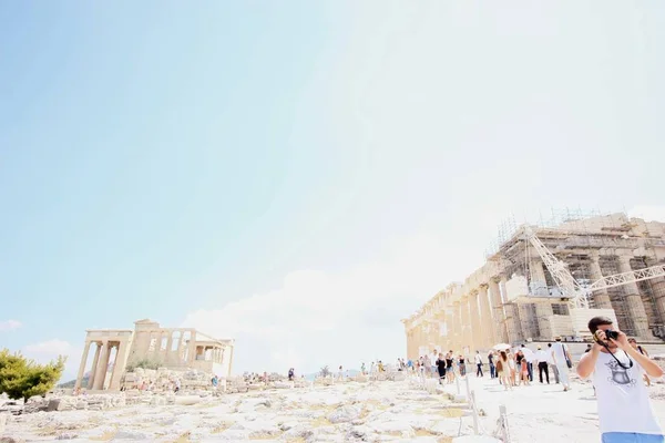 ATENAS, GRÉCIA - 21 DE AGOSTO DE 2015: Vista da Acrópole durante a restauração em Atenas . — Fotografia de Stock