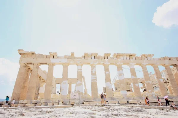 ATENAS, GRECIA - 21 DE AGOSTO DE 2015: Visita a la Acrópolis de Atenas . — Foto de Stock