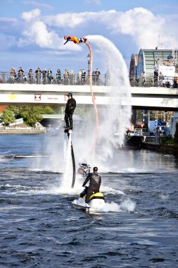 Flyboard gösteri Brda nehrinde - Bydgoszcz