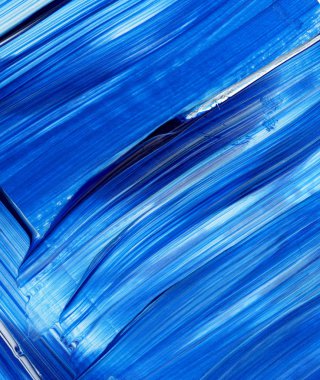 Mavi akrilik dinamik fırça darbesi. El doku, arka plan boyalı