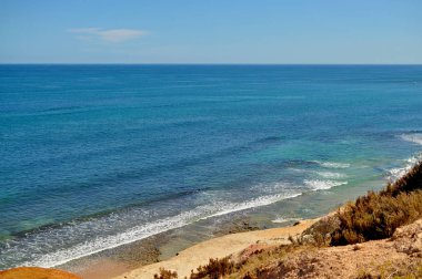 Port WILLUNGA, Adelaide, Güney Avustralya. Mavi deniz güneşli kıyı görünümüne. Mükemmel deniz manzarası.