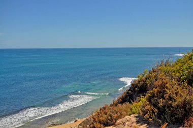 Port WILLUNGA, Adelaide, Güney Avustralya. Mavi deniz güneşli kıyı görünümüne. Mükemmel deniz manzarası.