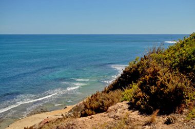 Port WILLUNGA, Adelaide, Güney Avustralya. Mavi deniz güneşli kıyı görünümüne. Mükemmel deniz manzarası.