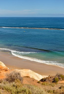 Port WILLUNGA, Adelaide, Güney Avustralya. Mavi deniz güneşli kıyı görünümüne. Mükemmel deniz manzarası.