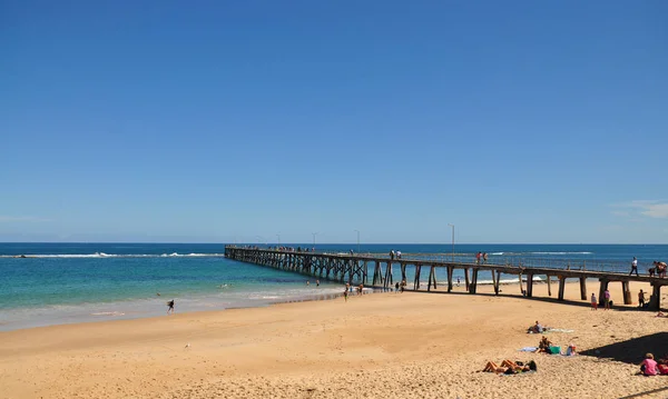 Lungo Pontile Legno Che Fornisce Modo Piedi Mare Paesaggio Marino — Foto Stock