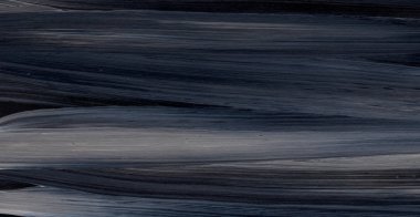 Yaratıcı siyah el boyası arka plan, duvar kağıdı, doku fırça darbeleriyle tuvale akrilik resmin yakın plan bir parçası. Modern sanat. Çağdaş sanat.