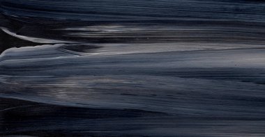 Yaratıcı siyah el boyası arka plan, duvar kağıdı, doku fırça darbeleriyle tuvale akrilik resmin yakın plan bir parçası. Modern sanat. Çağdaş sanat.