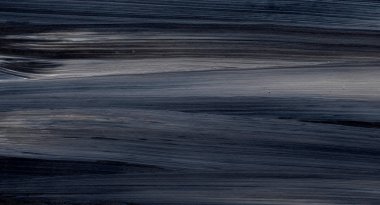 Yaratıcı siyah el boyası arka plan, duvar kağıdı, doku fırça darbeleriyle tuvale akrilik resmin yakın plan bir parçası. Modern sanat. Çağdaş sanat.