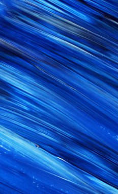 Yaratıcı mavi el boyası arkaplan, duvar kağıdı, doku, fırça darbeleriyle tuval üzerinde akrilik resmin yakın plan parçası.