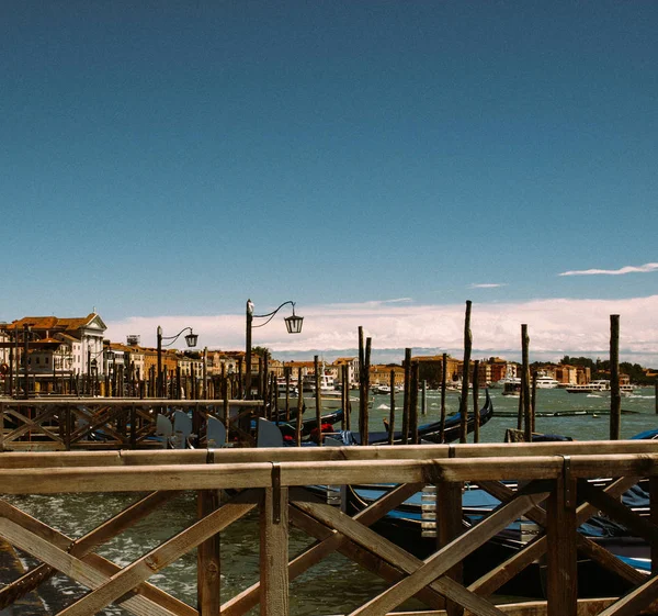 Muelle en Venecia, Italia en verano — Foto de Stock