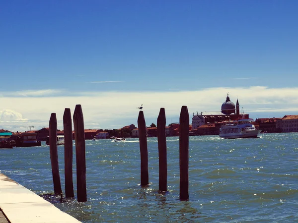 Muelle en Venecia, Italia en verano — Foto de Stock